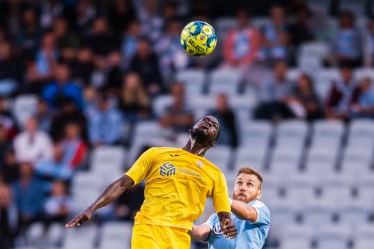 Shamar Nicholson of Domzale and Rasmus Bengtsson of Malmö