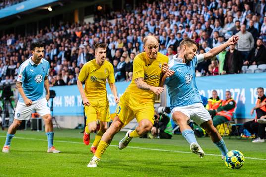 Senijad Ibricic of Domzale and Markus Rosenberg of Malmö FF