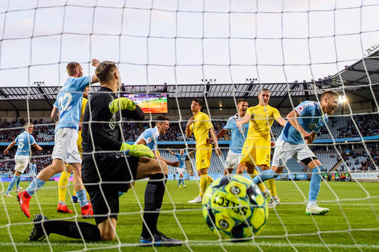 Rasmus Bengtsson of Malmö FF celebrates