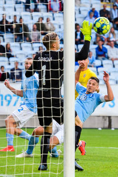 Markus Rosenberg of Malmö FF scores the 2-1 goal behind