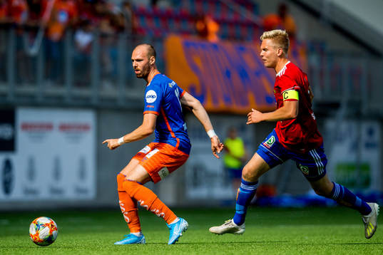 Aron Elís Thrándarson of Aalesund and Tom Even Skogsrud