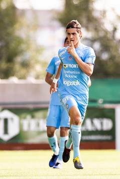 AFC Eskilstunas Adi Nalic jublar