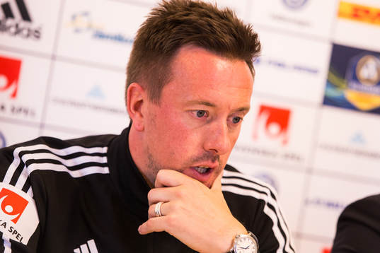 Östersunds tränare Ian Burchnall på presskonferens