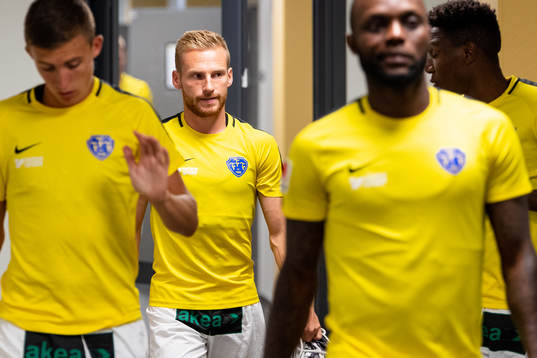 Falkenbergs Tobias Englund före fotbollsmatchen i