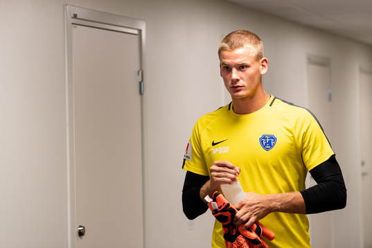 Falkenbergs målvakt Johan Brattberg före fotbollsmatchen