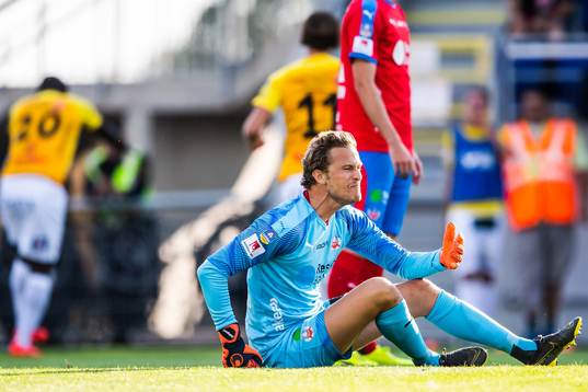 Helsingborgs målvakt Anders Lindegaard deppar
