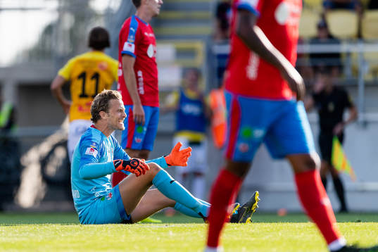 Helsingborgs målvakt Anders Lindegaard deppar