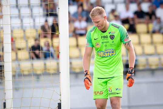 Falkenbergs målvakt Hampus Nilsson deppar