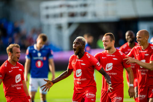 Karamoko Daouda Bamba of Brann celebrates