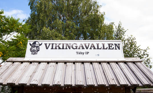 Skylt utanför Vikingavallen