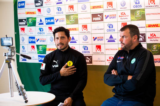 Frejs tränare Pablo Pinones-Arce och Västerås tränare