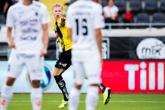 Häckens Gustav Berggren jublar