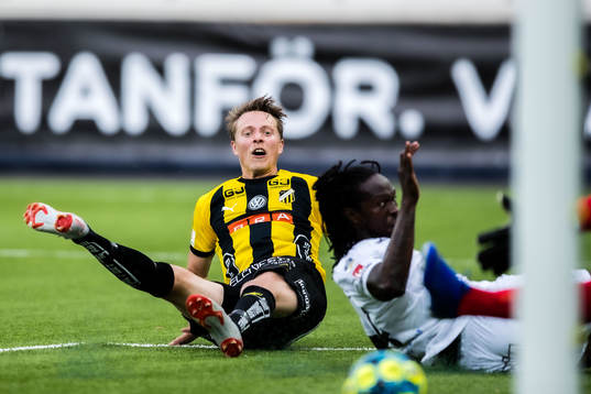 Häckens Viktor Lundberg skjuter in 4-1
