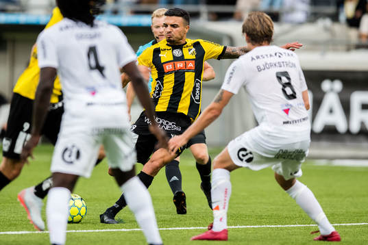Häckens Ahmed Yasin skjuter