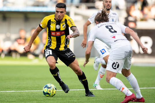 Häckens Ahmed Yasin mot Sirius Tim Björkström