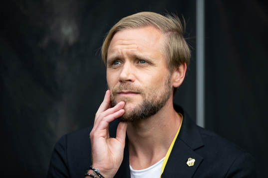 Häckens klubbchef Marcus Jodin innan fotbollsmatchen i