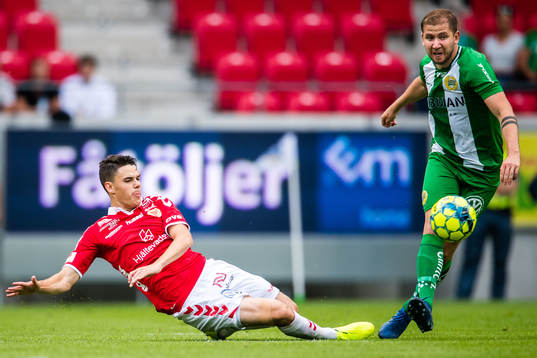 Kalmars Samuel Adrian och Hammarbys Darijan Bojanic
