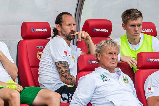 Hammarbys målvakt Johan Wiland på bänken