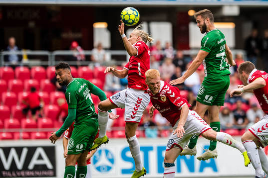 Hammarbys Mats Solheim nickar in 0-1