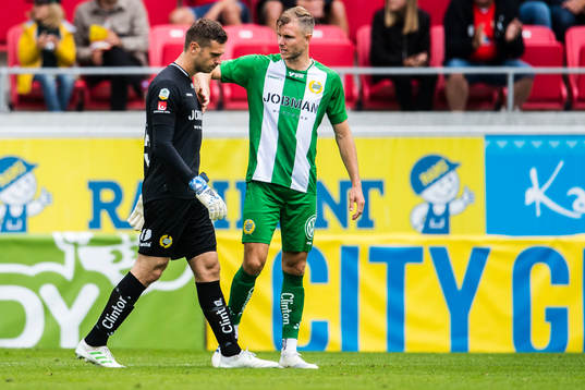 Hammarbys målvakt Davor Blazevic deppar när han lämnar