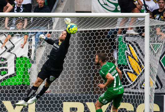Hammarbys målvakt Davor Blazevic samt Mats Solheim