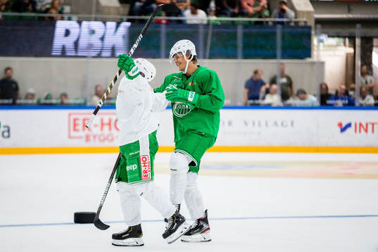 Erlend Lesund jublar