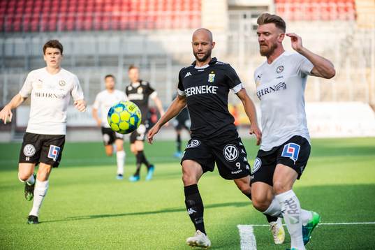IFK Göteborgs Robin Söder och Örebros Yaser Kasım