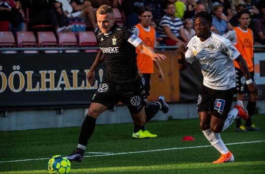 IFK Göteborgs Sebastian Ohlsson och Örebros Kevin Wright