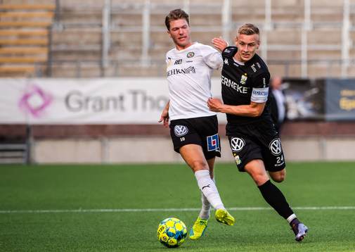 Örebros Martin Broberg och IFK Göteborgs Sebastian Ohlsson