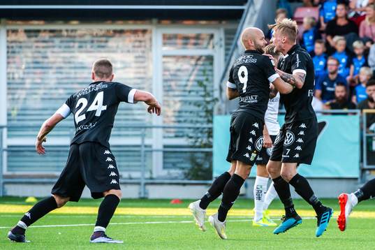 IFK Göteborgs Sebastian Eriksson och Robin Söder jublar