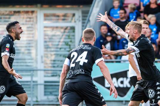 IFK Göteborgs Sebastian Eriksson och Robin Söder jublar