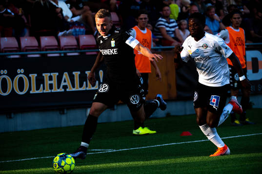 IFK Göteborgs Sebastian Ohlsson och Örebros Kevin Wright