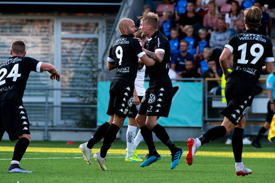 IFK Göteborgs Robin Söder och Sebastian Eriksson jublar