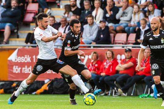 Örebros Simon Amin och IFK Göteborgs Giorgi Kharaishvili