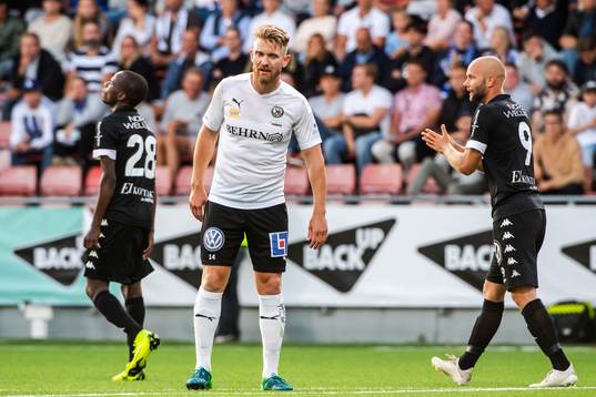 Örebros Michael Almebäck deppar