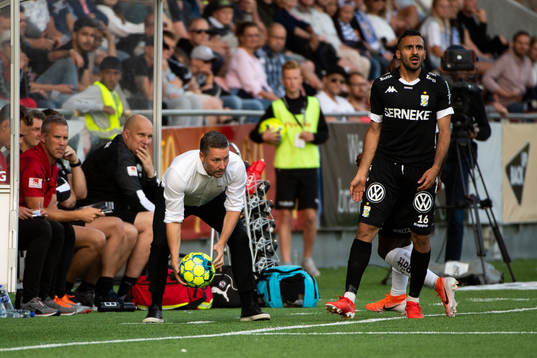 Örebros tränare Axel Kjäll och IFK Göteborgs Sargon