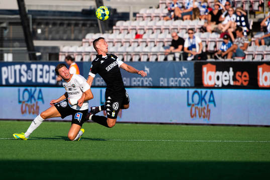 Örebros Martin Broberg och IFK Göteborgs Sebastian Ohlsson