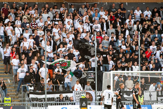 Örebros supportrar jublar