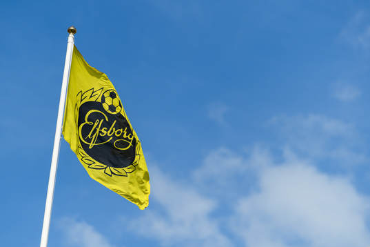 Elfsborgs flagga mot himmeln