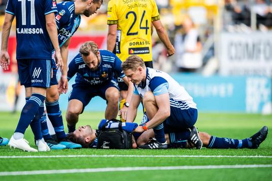 Djurgårdens Astrit Ajdarevic får vård