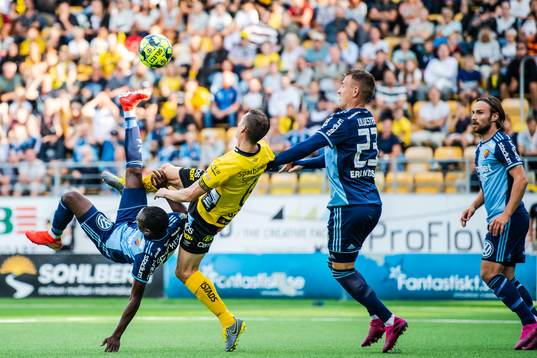 Djurgårdens Edward Chilufya mot Elfsborgs Jon Jönsson
