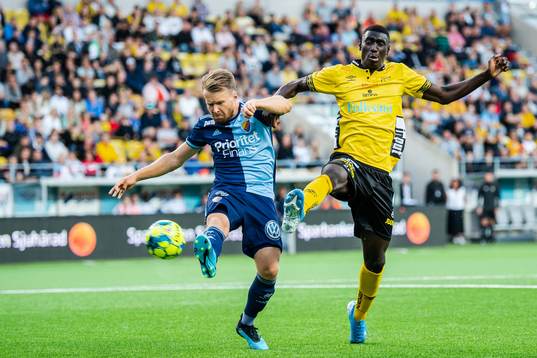 Djurgårdens Jacob Une Larsson och Elfsborgs Marokhy Ndione