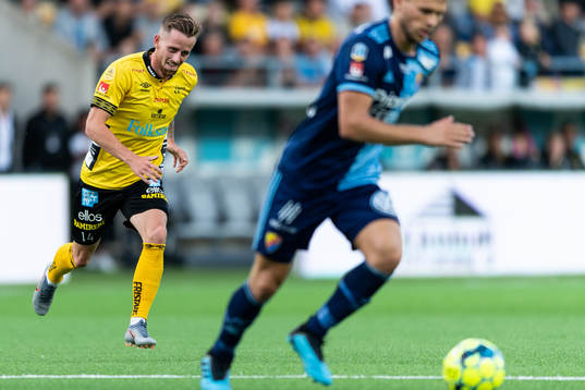 Elfsborgs Rasmus Alm jagar boll