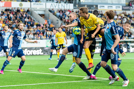 Kamp mellan Elfsborgs Gustav Henriksson och Djurgårdens