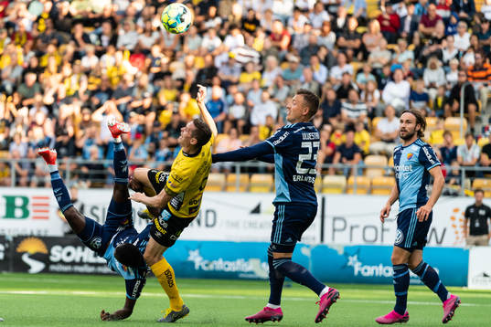 Djurgårdens Mohamed Buya Turay och Elfsborgs Jon Jönsson