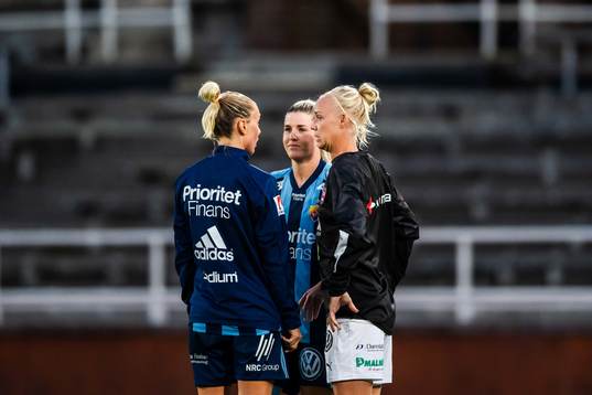 Rosengårds Caroline Seger i samtal med Djurgårdens Olivia