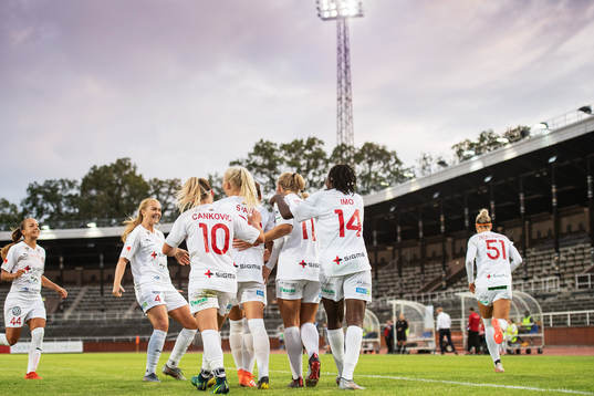 Rosengårds spelare jublar