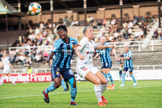 Djurgårdens Portia Boakye och Rosengårds Hailie Mace
