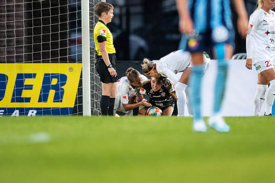 Rosengårds målvakt Zecira Musovic får ont