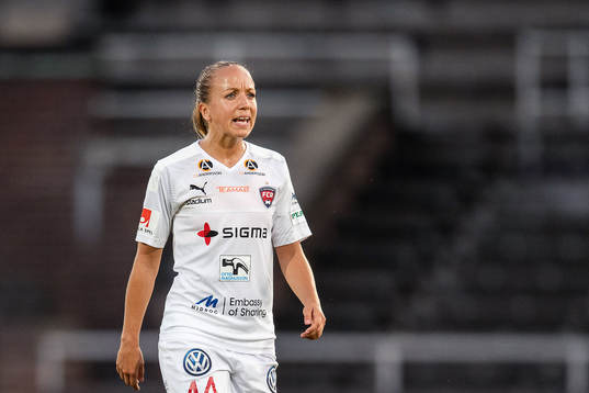 Rosengårds Malin Levenstad reagerar mot domaren
